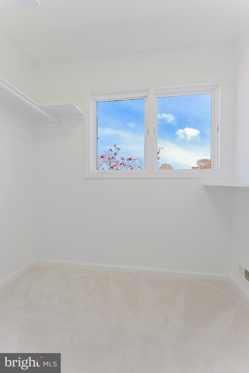 OAKTON  VILLAGE - Residential