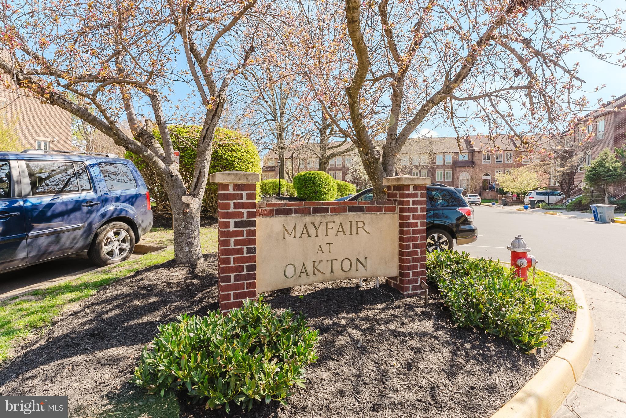 OAKTON  VILLAGE - Residential