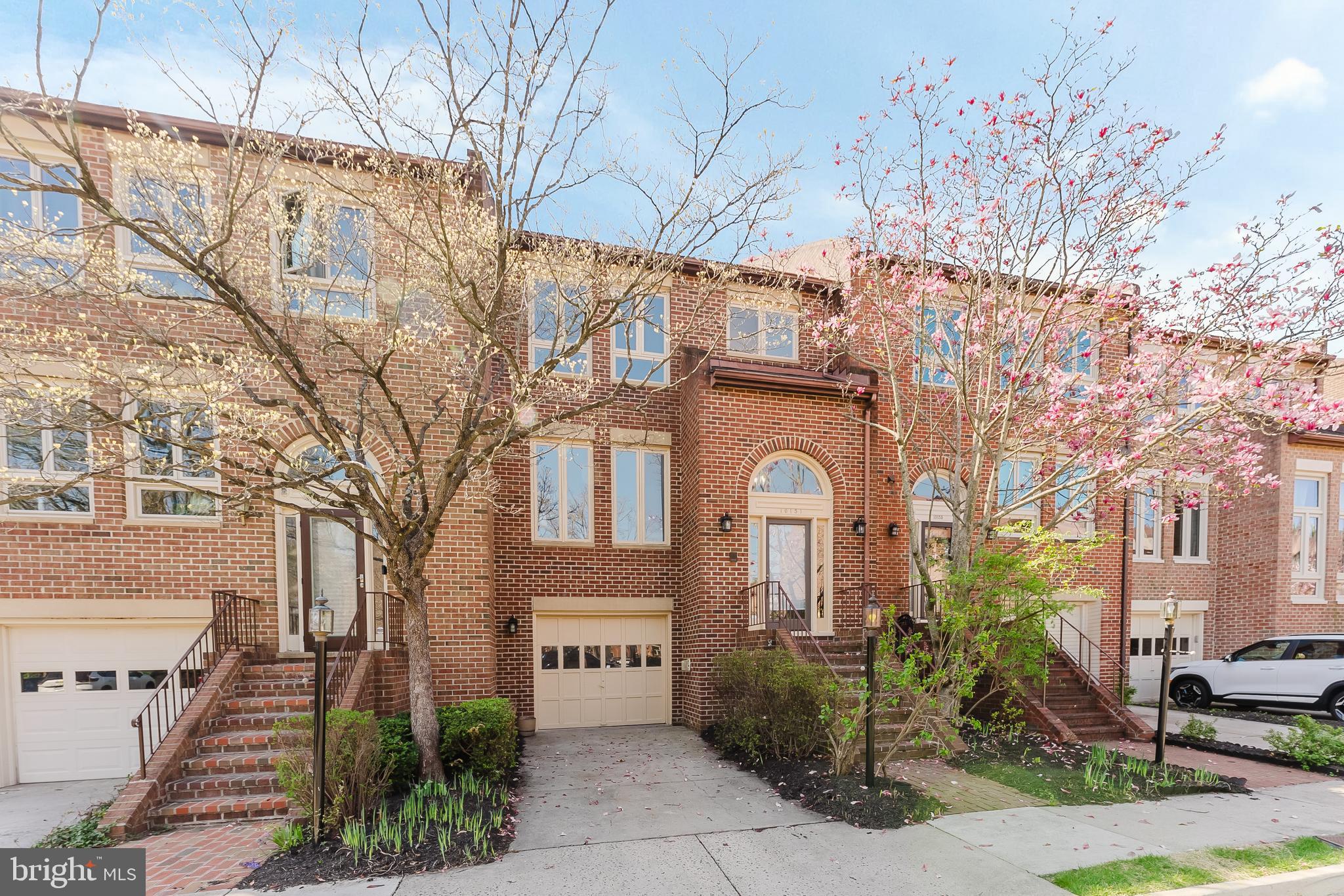 OAKTON  VILLAGE - Residential