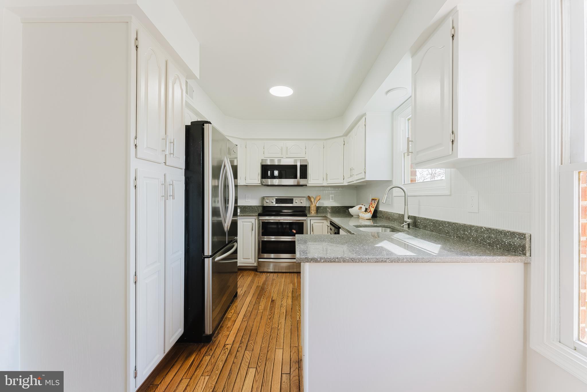 OAKTON  VILLAGE - Residential