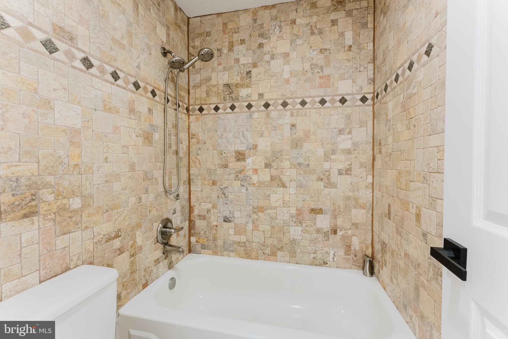 OAKTON  VILLAGE - Residential