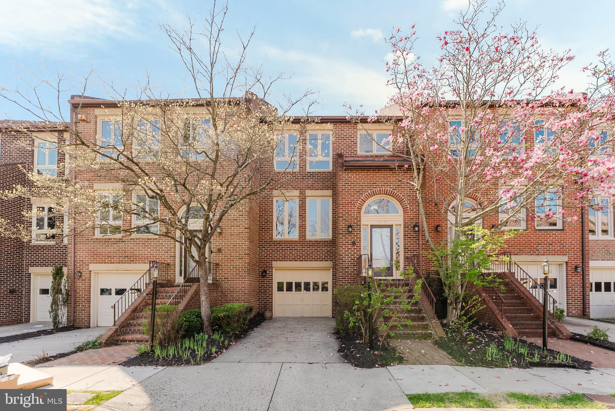 OAKTON  VILLAGE - Residential