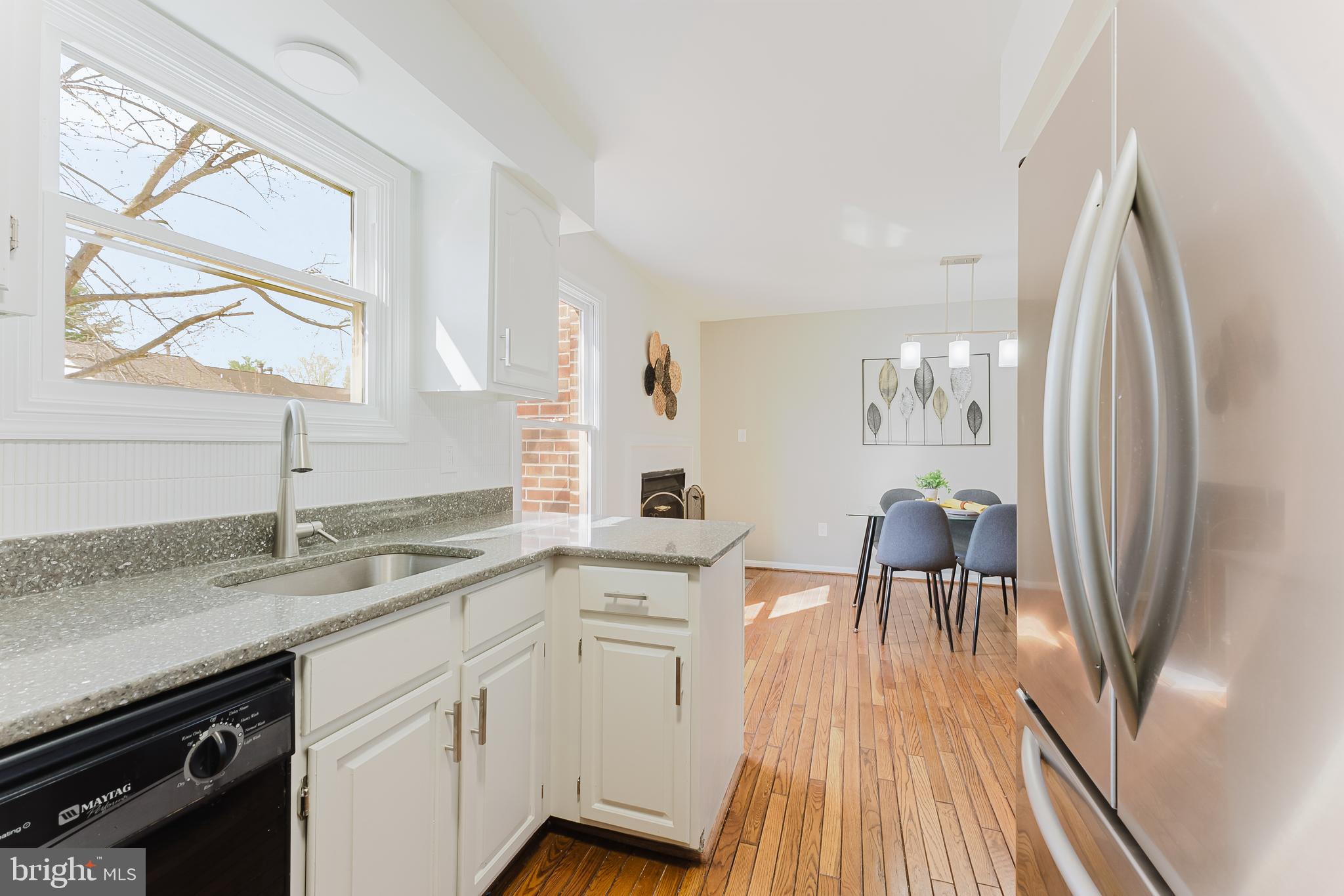 OAKTON  VILLAGE - Residential