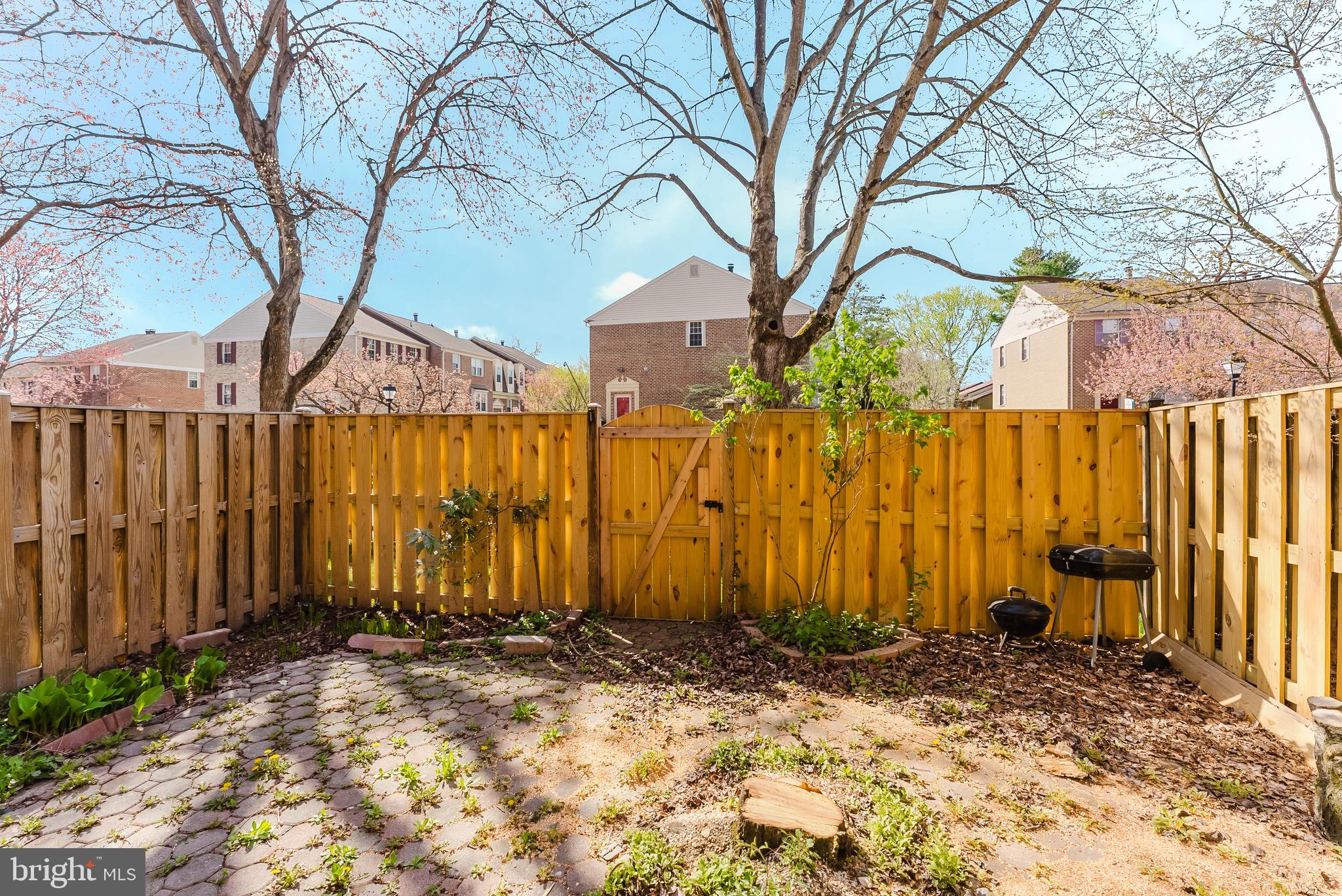 OAKTON  VILLAGE - Residential