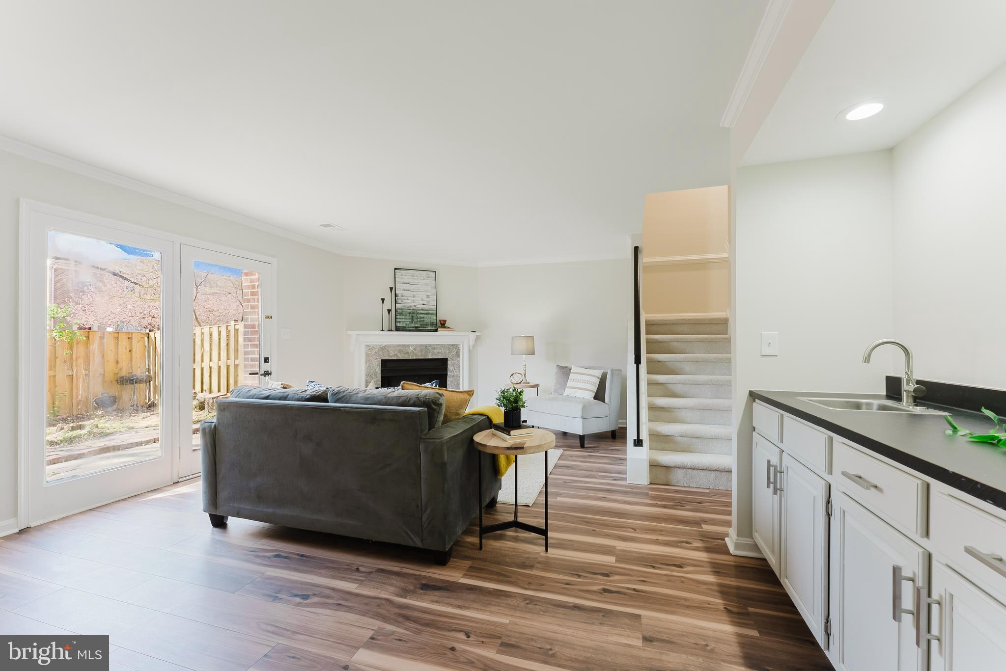 OAKTON  VILLAGE - Residential