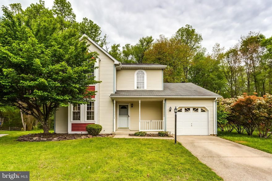 Lovely single family home on cul-de-sac in Hampshire. This beautiful home features brand new carpet, laminate wood floors, ceramic tile, stainless steel appliances, pantry, huge walk-in closet, fireplace & shed. Separate formal living room, dining room and over sized family room. Move in ready! Enjoy BBQs on the large tiered deck in a serene park-like backyard. Community pool, walking trails, lake & recreation center. Conveniently located for commuting and shopping. You don't want to miss this one!