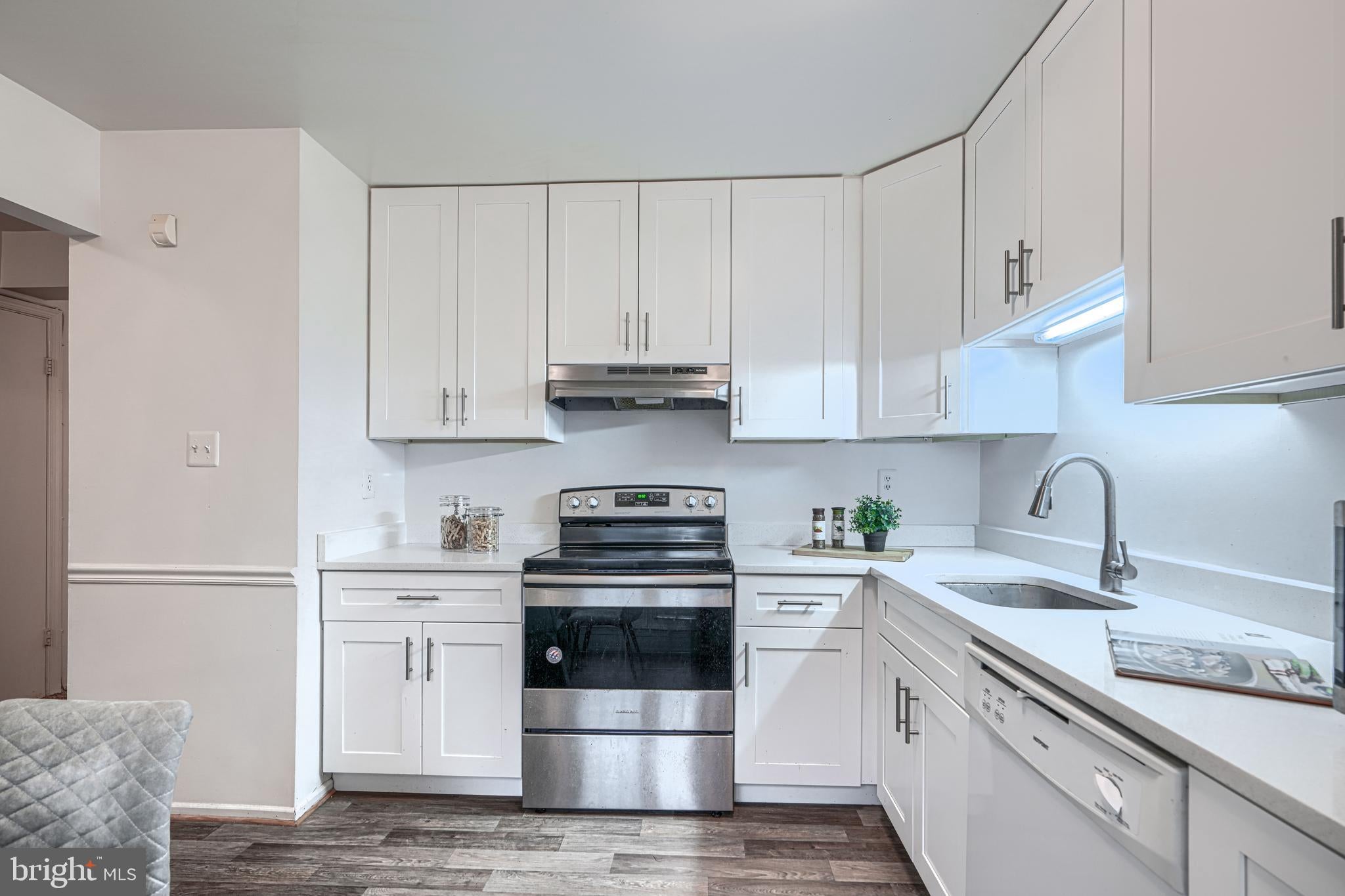 2266 PRINCE OF WALES COURT