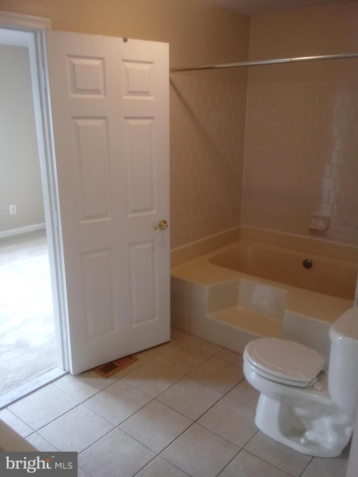 CONSTANT FRIENDSHIP - Residential