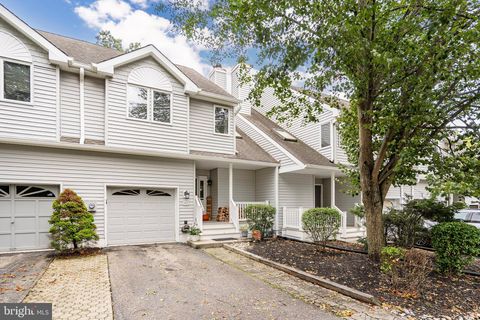 Photo of 62 Violet Court, TOMS RIVER, NJ 08753 (MLS # NJOC2037788)