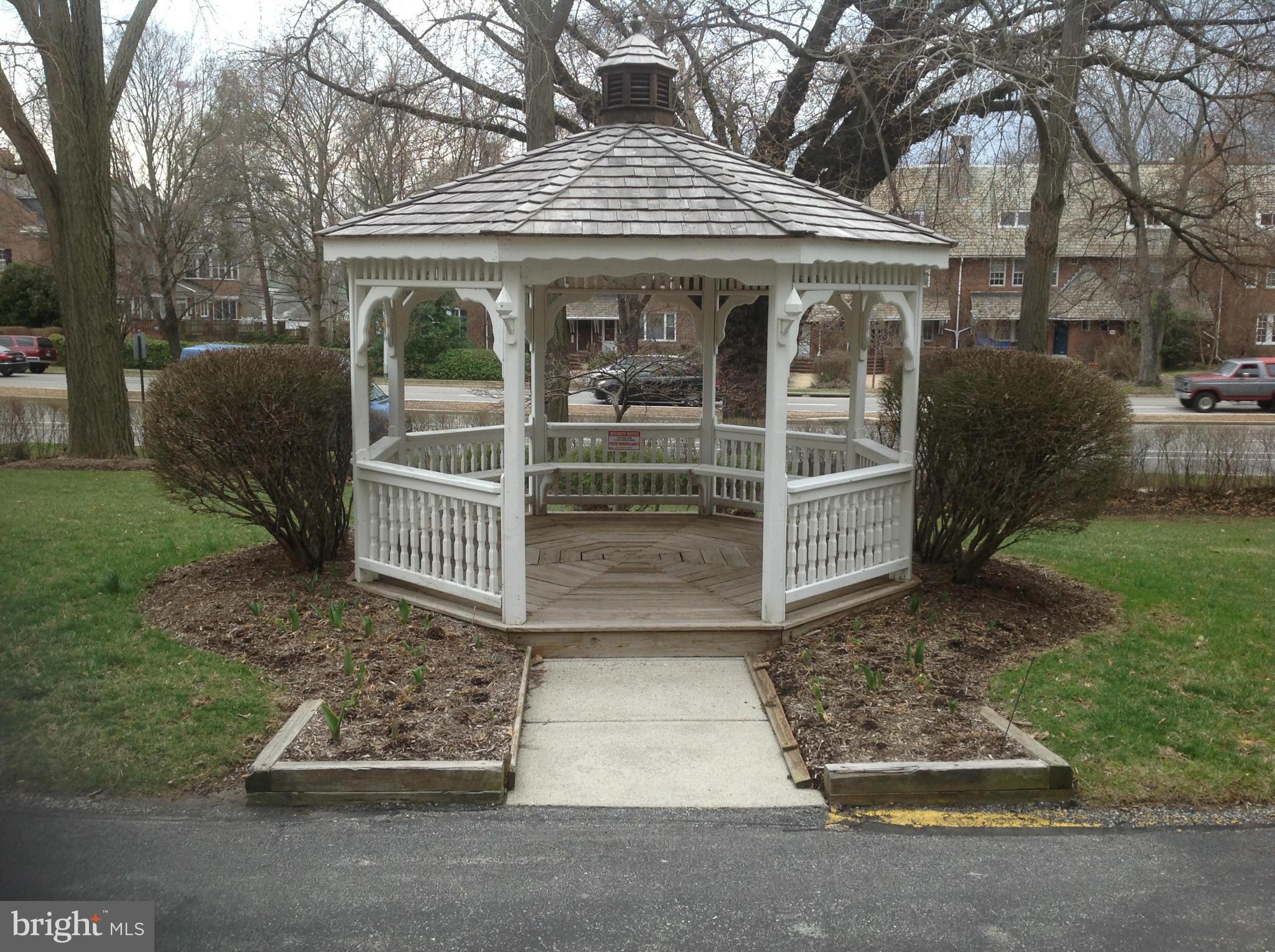 ROLAND PARK - Residential