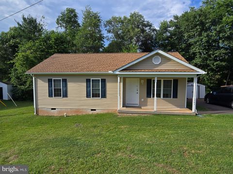 Homes For Rent - 1761 Birch Drive<br/> CULPEPER, VA 22701