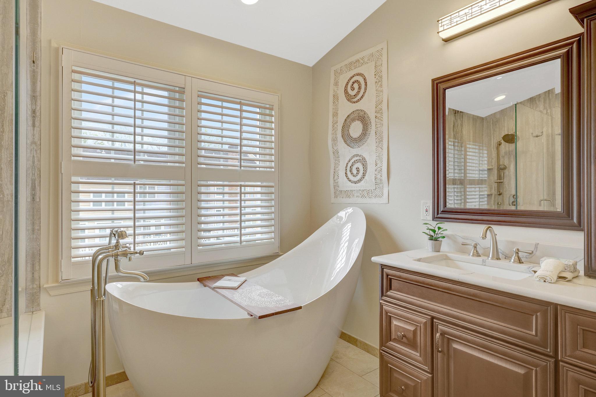 ENGLISH OAKS - Residential