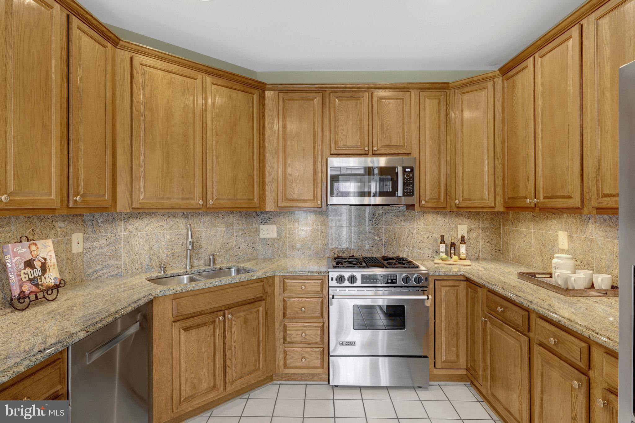 ENGLISH OAKS - Residential