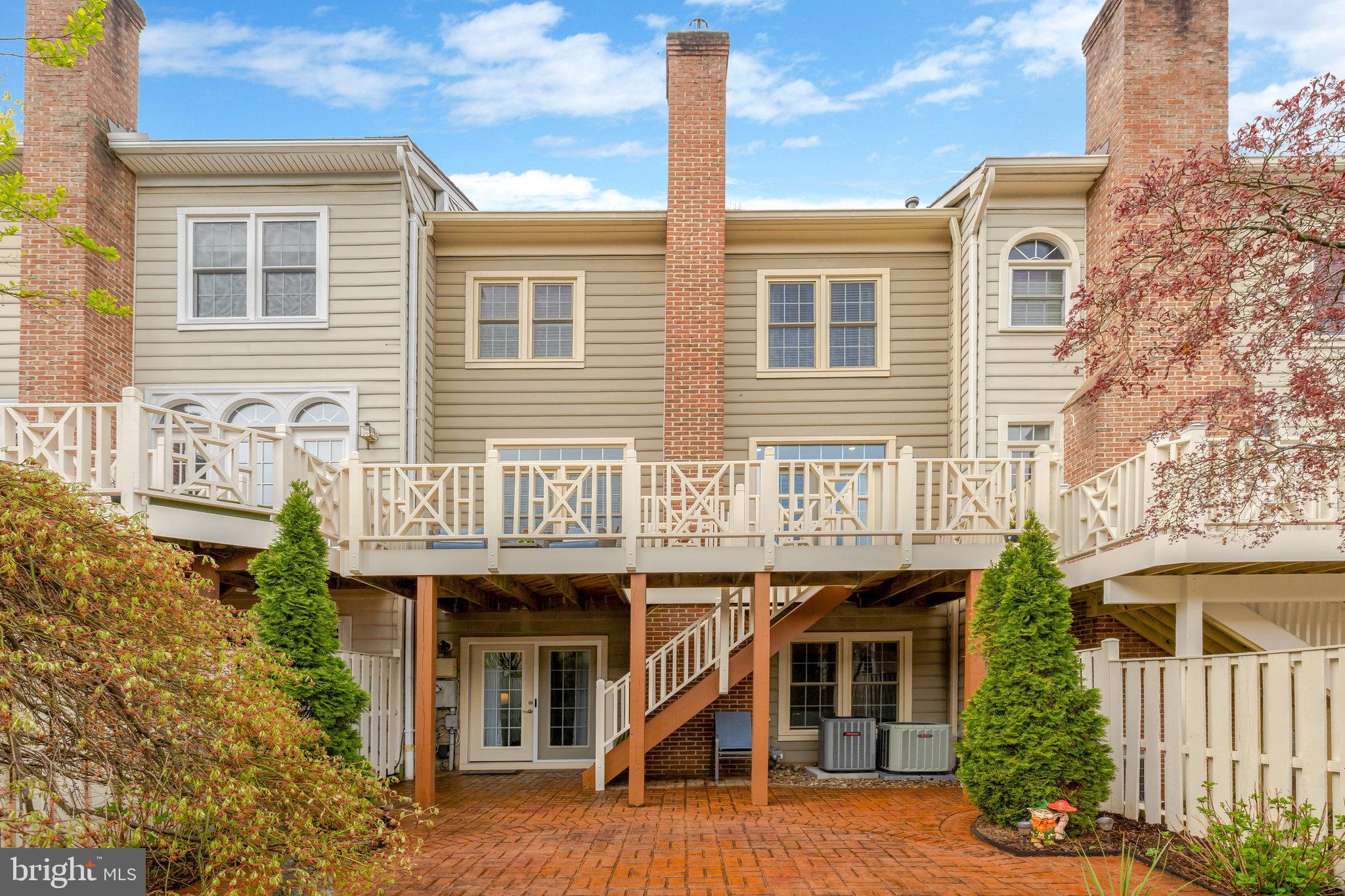 ENGLISH OAKS - Residential