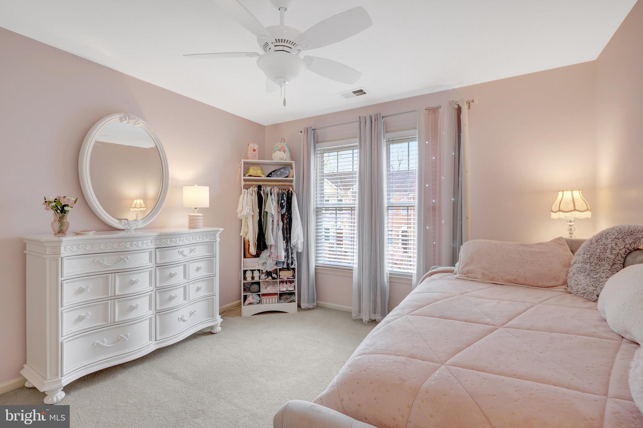 ENGLISH OAKS - Residential