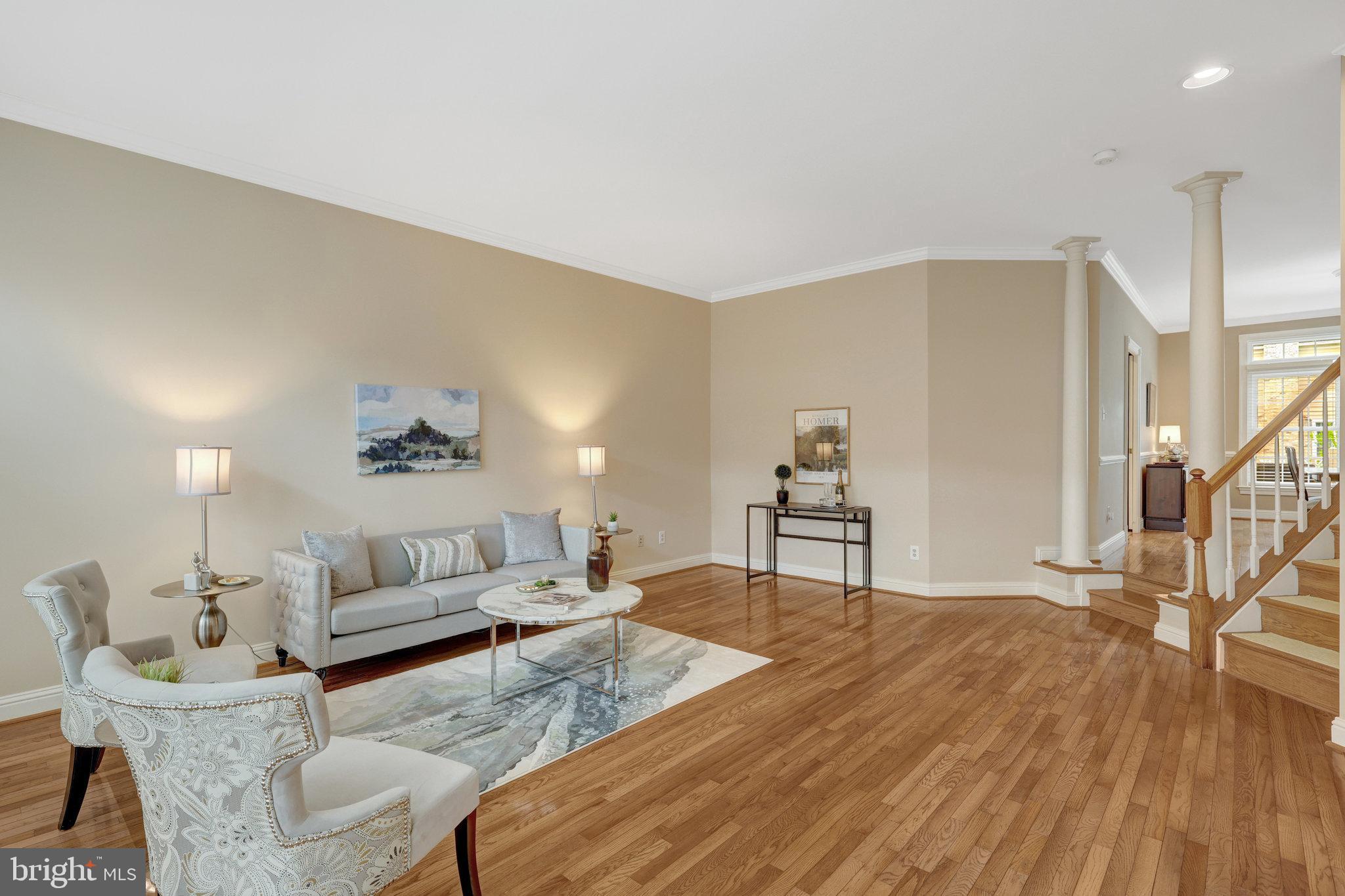 ENGLISH OAKS - Residential