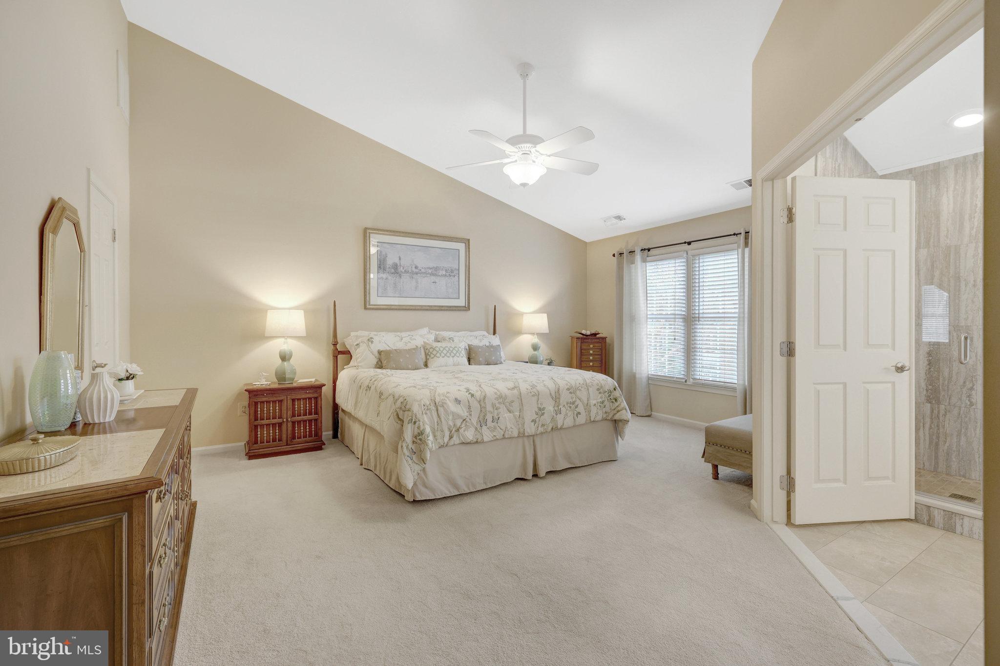 ENGLISH OAKS - Residential