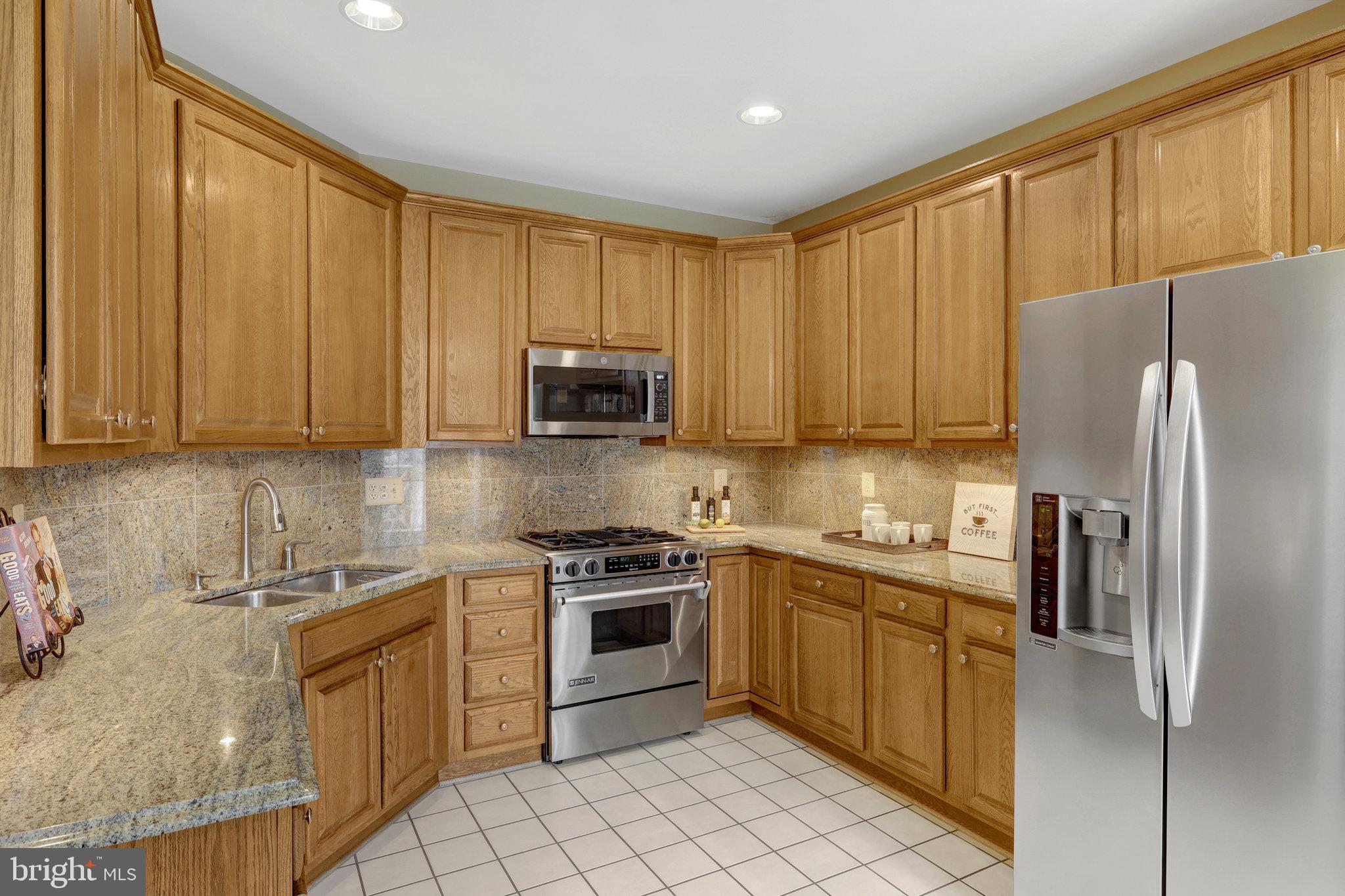 ENGLISH OAKS - Residential