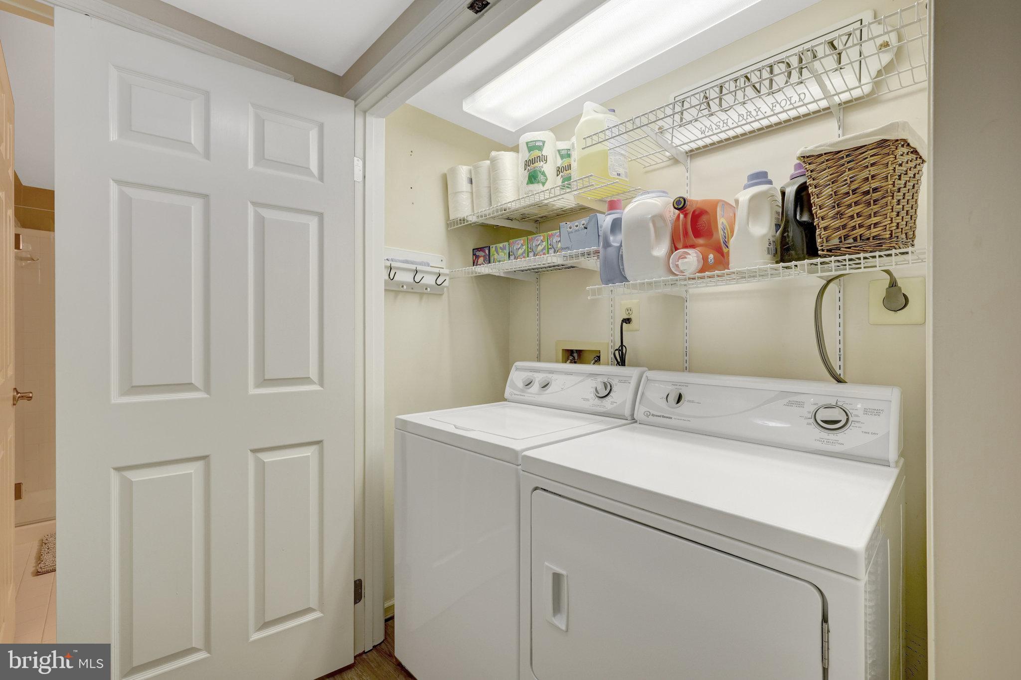 ENGLISH OAKS - Residential