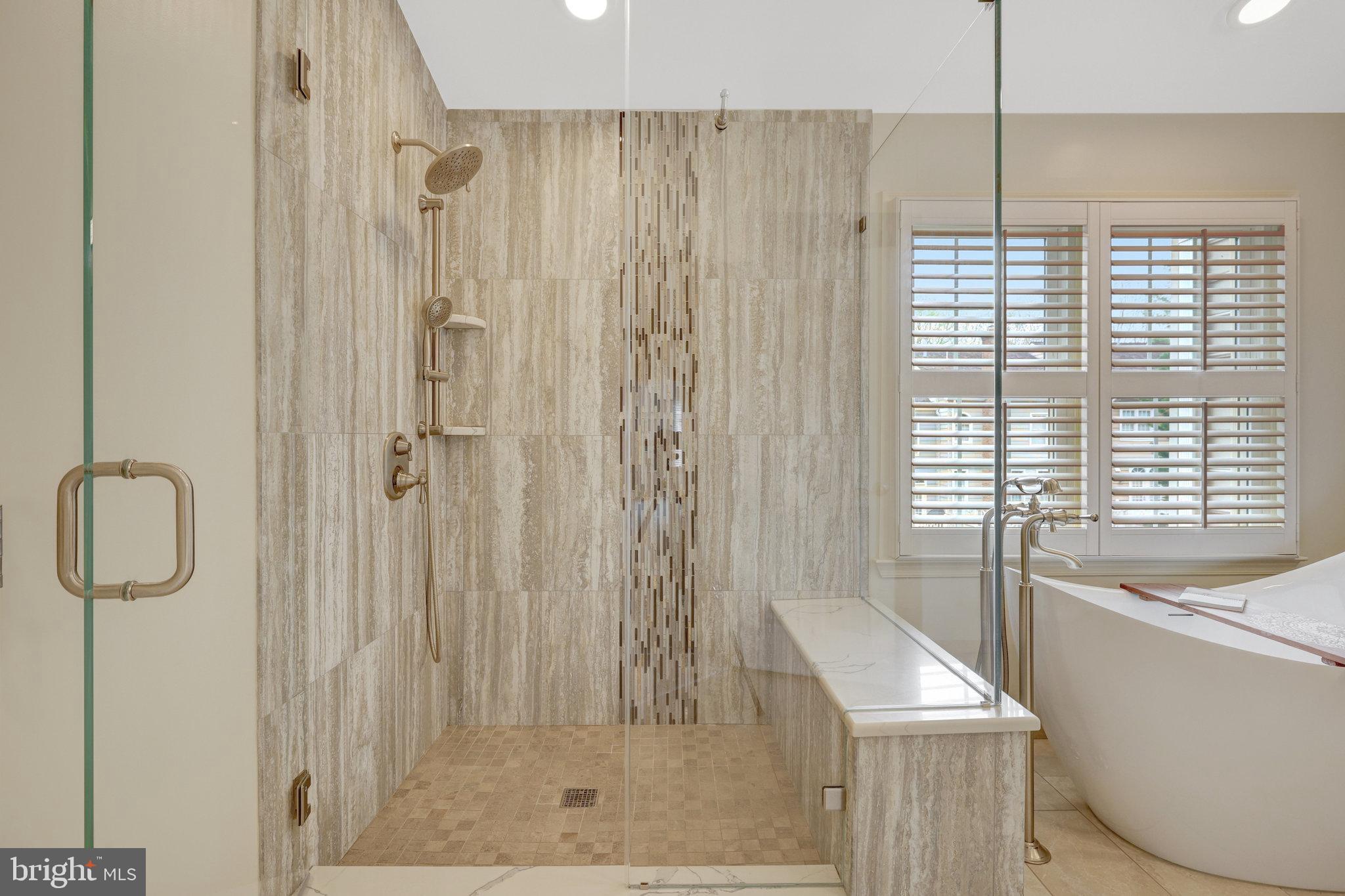 ENGLISH OAKS - Residential