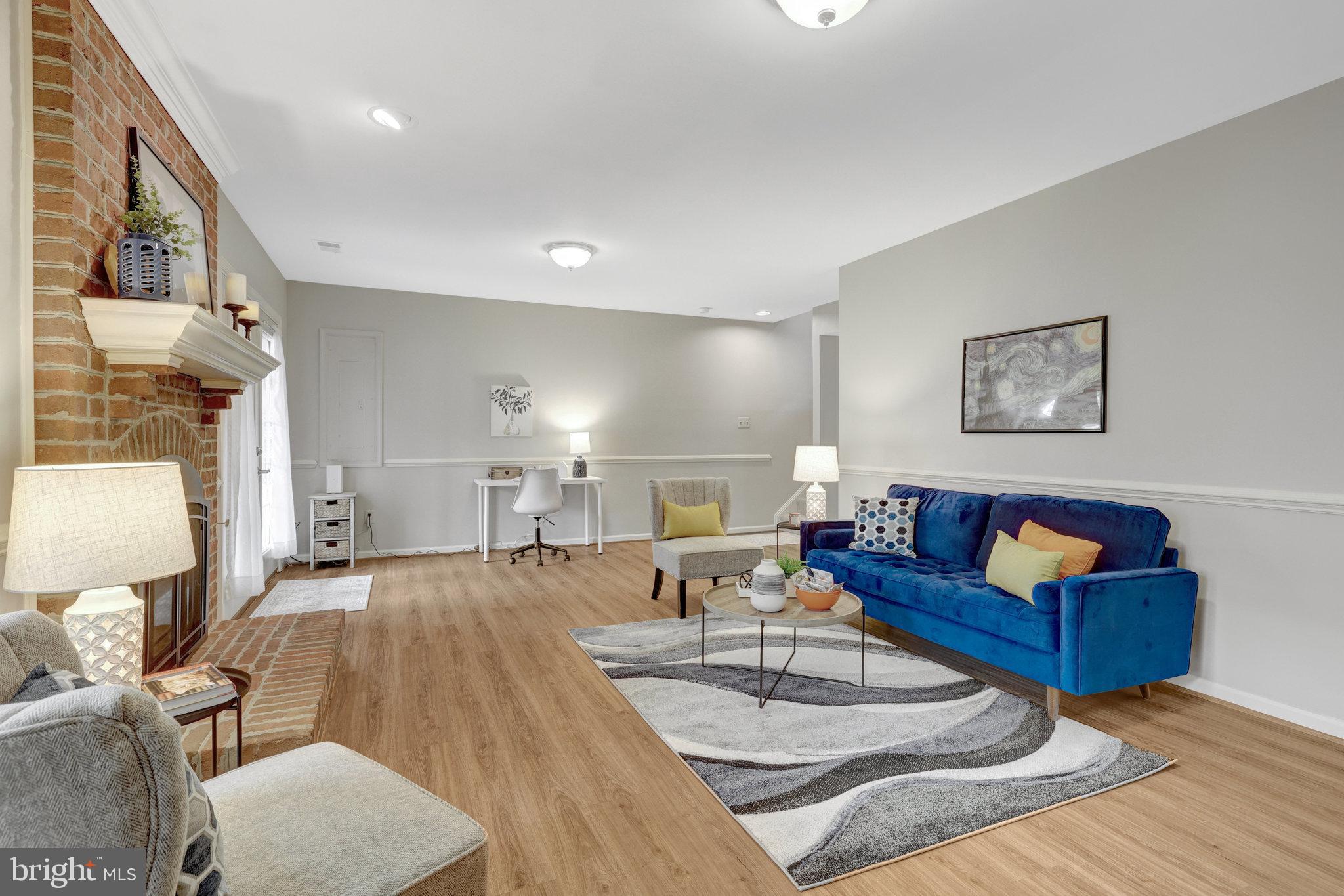 ENGLISH OAKS - Residential