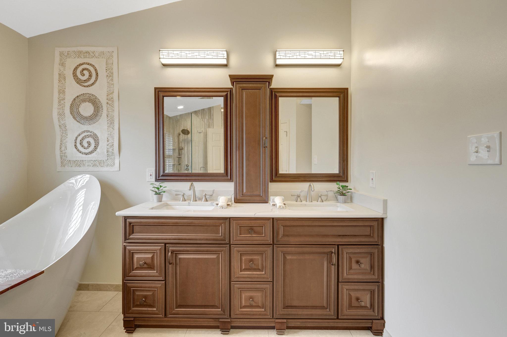 ENGLISH OAKS - Residential