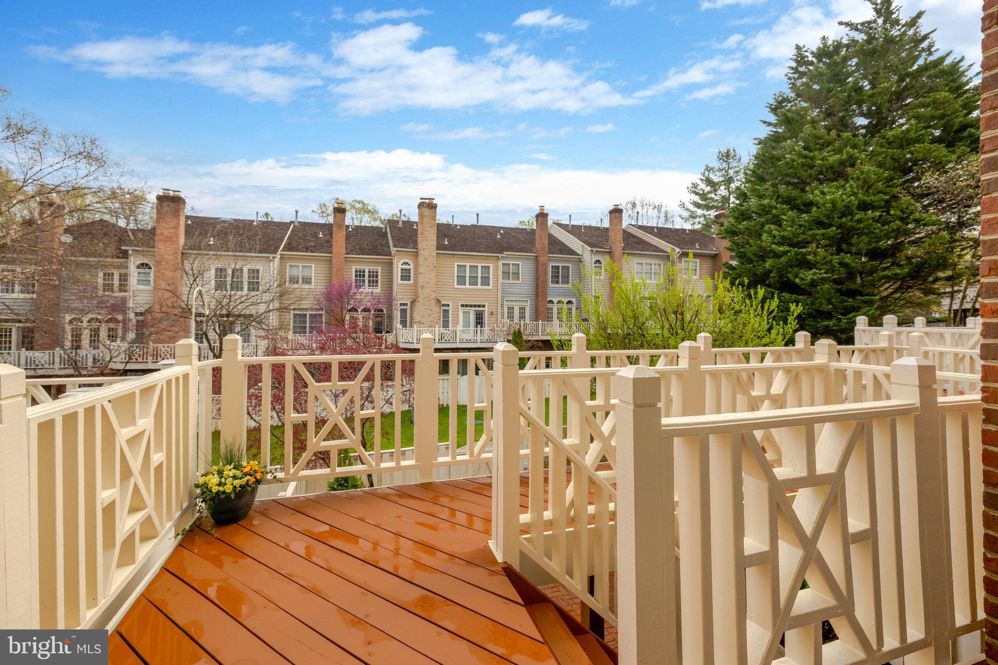 ENGLISH OAKS - Residential