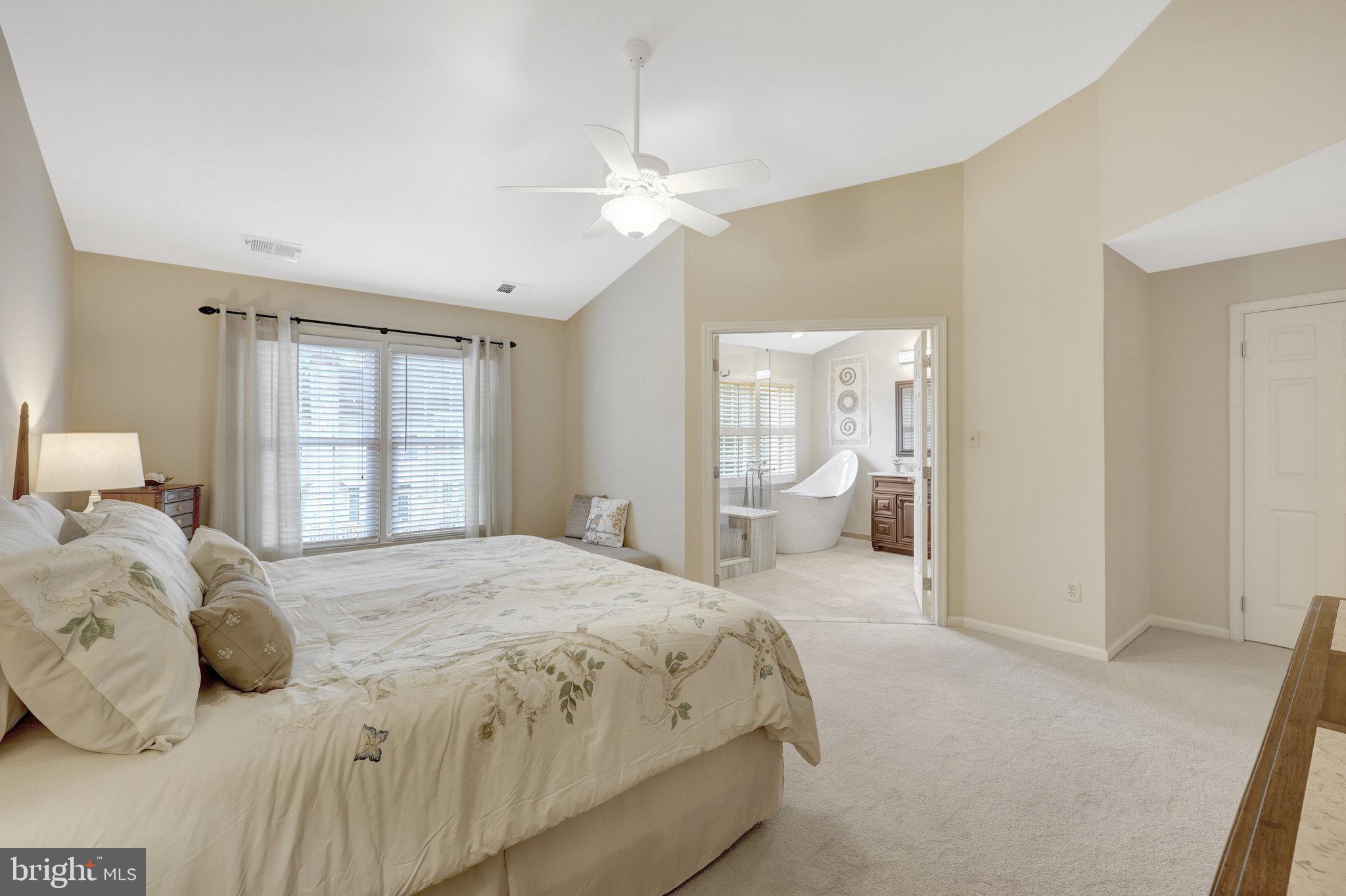 ENGLISH OAKS - Residential