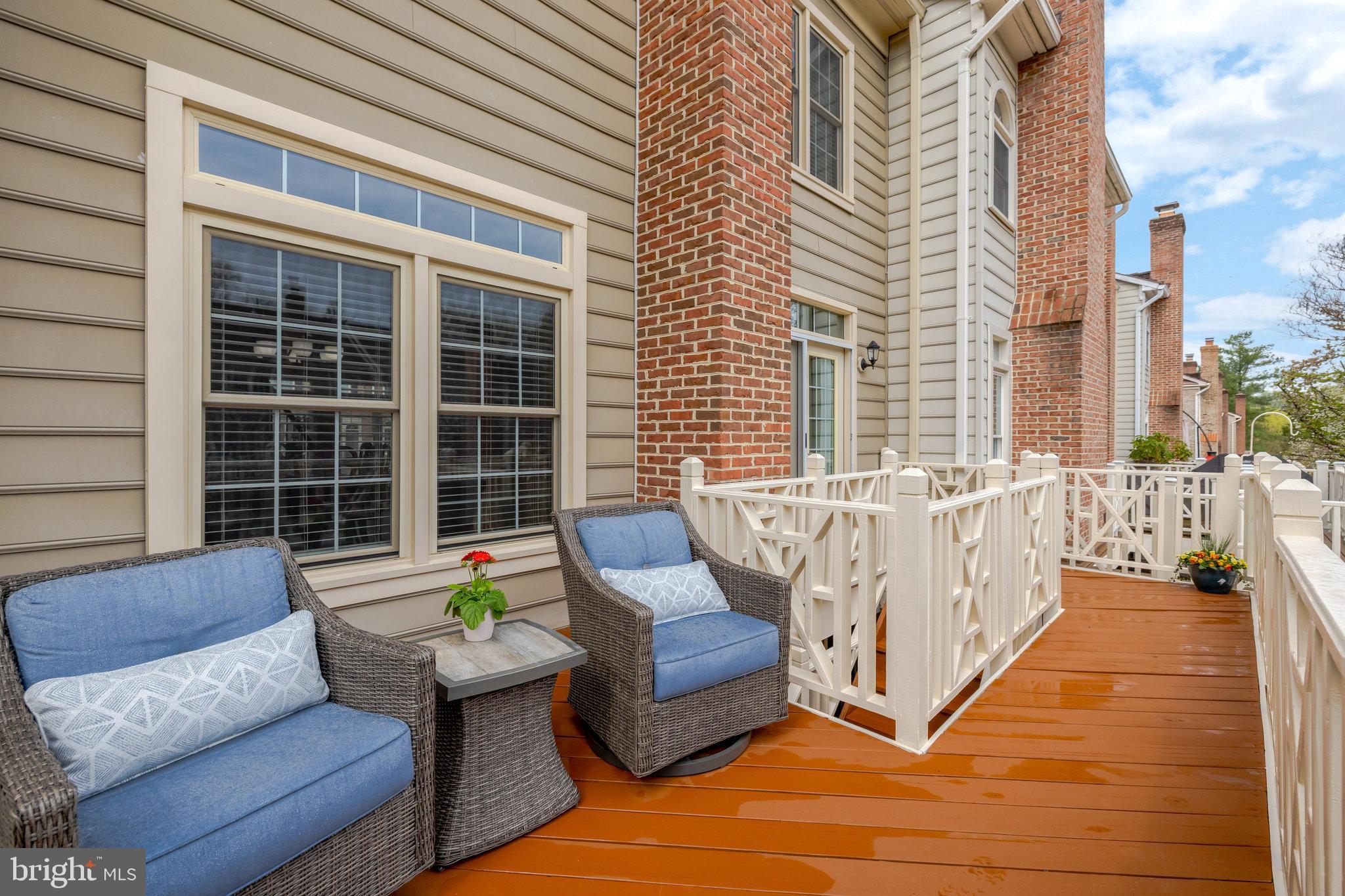 ENGLISH OAKS - Residential