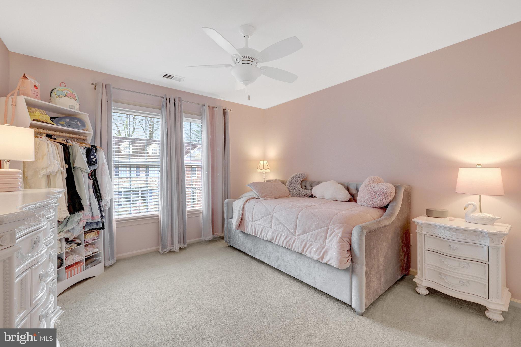 ENGLISH OAKS - Residential