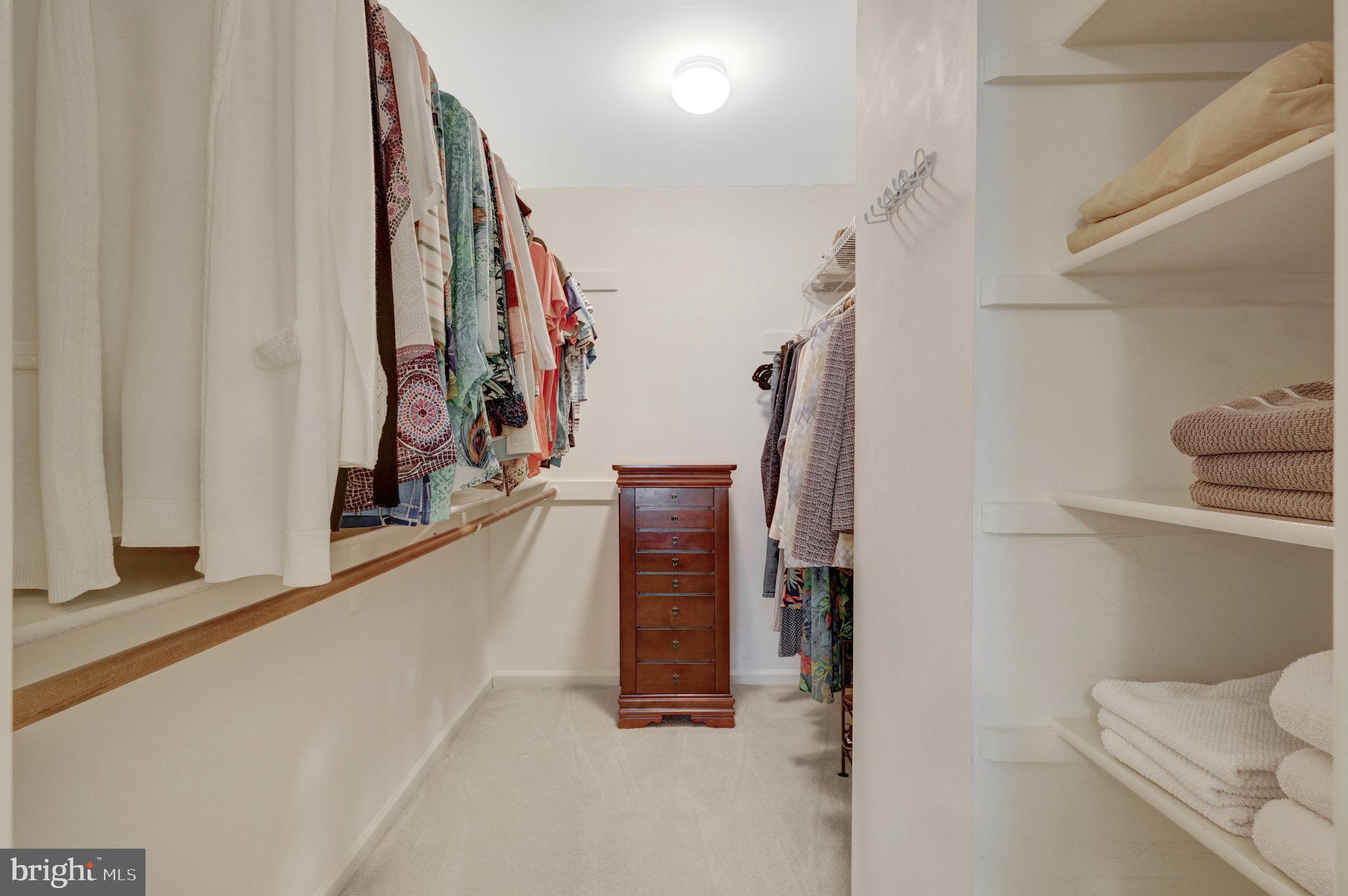 ENGLISH OAKS - Residential