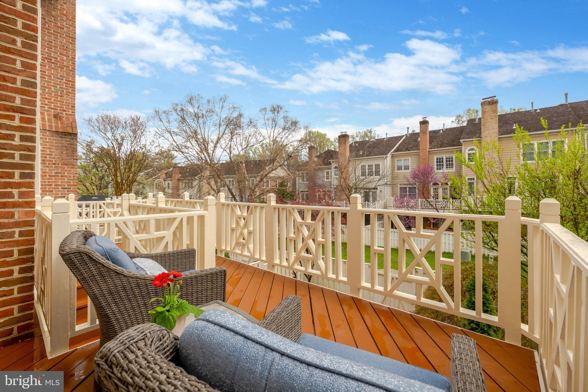 ENGLISH OAKS - Residential