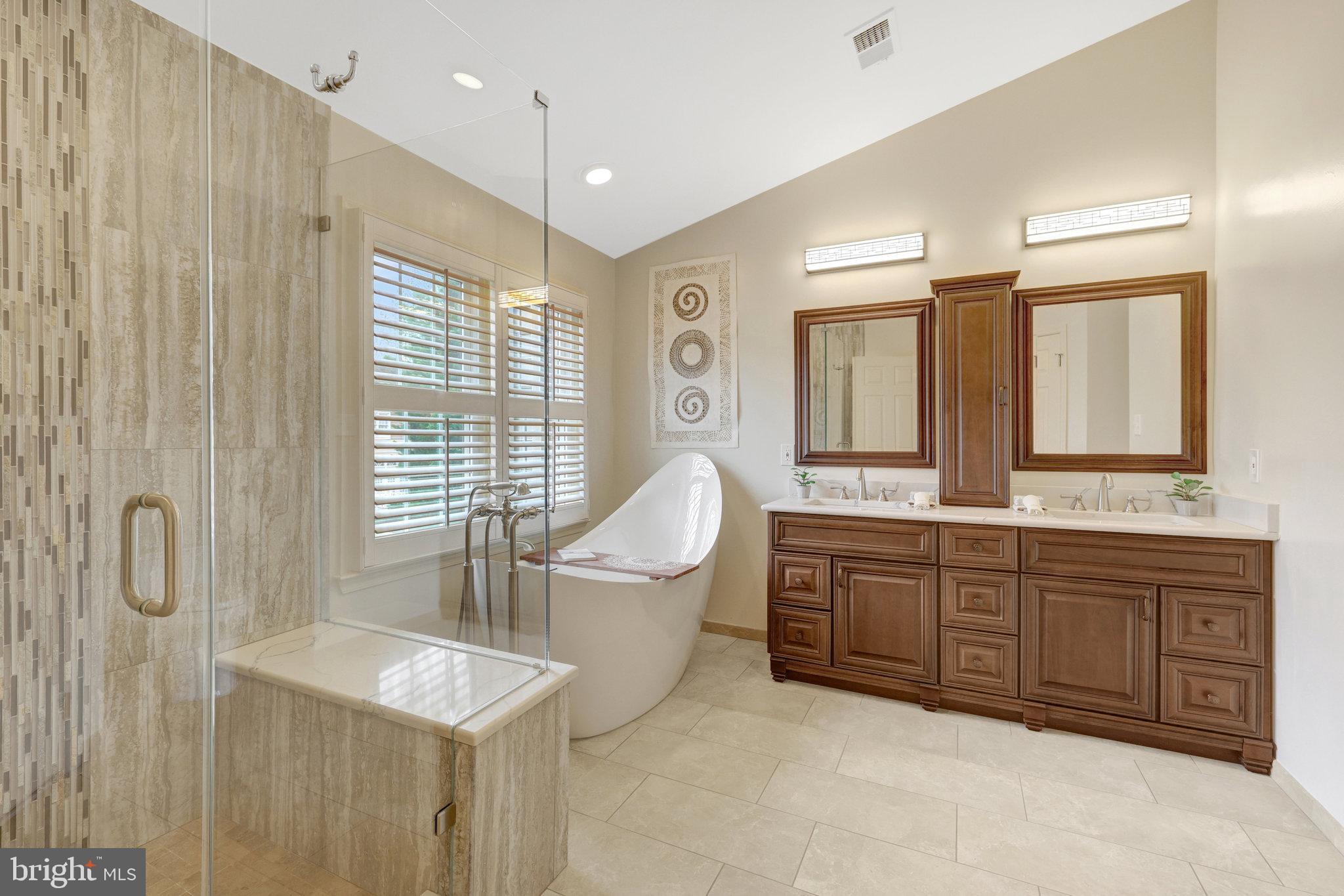 ENGLISH OAKS - Residential