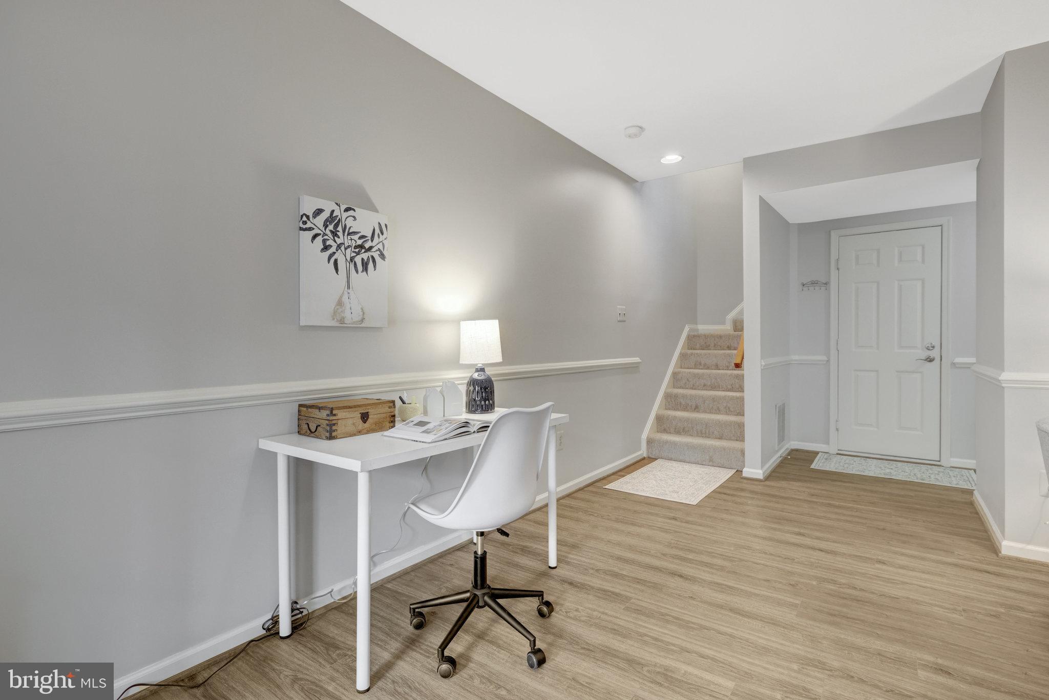 ENGLISH OAKS - Residential