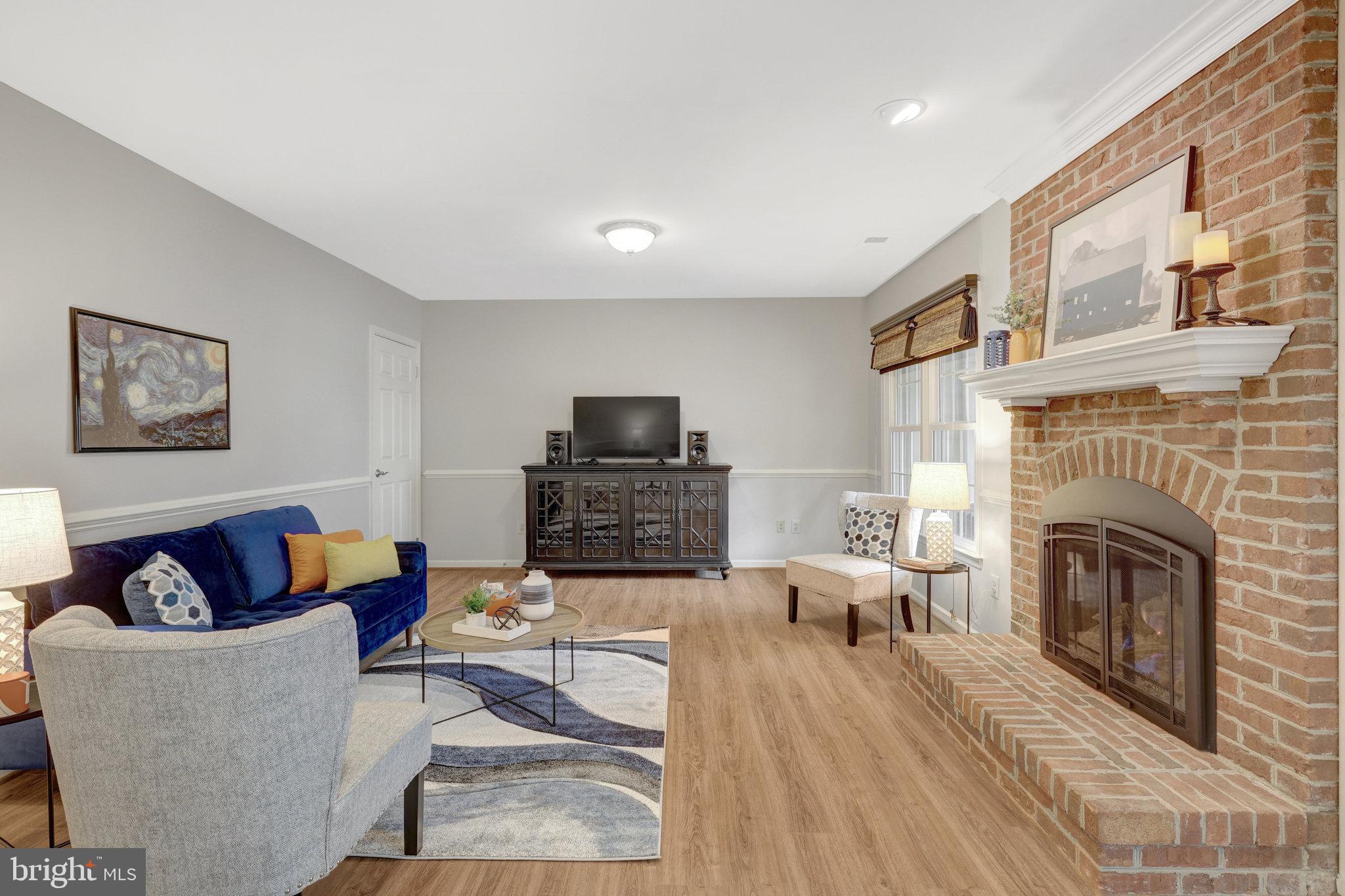 ENGLISH OAKS - Residential