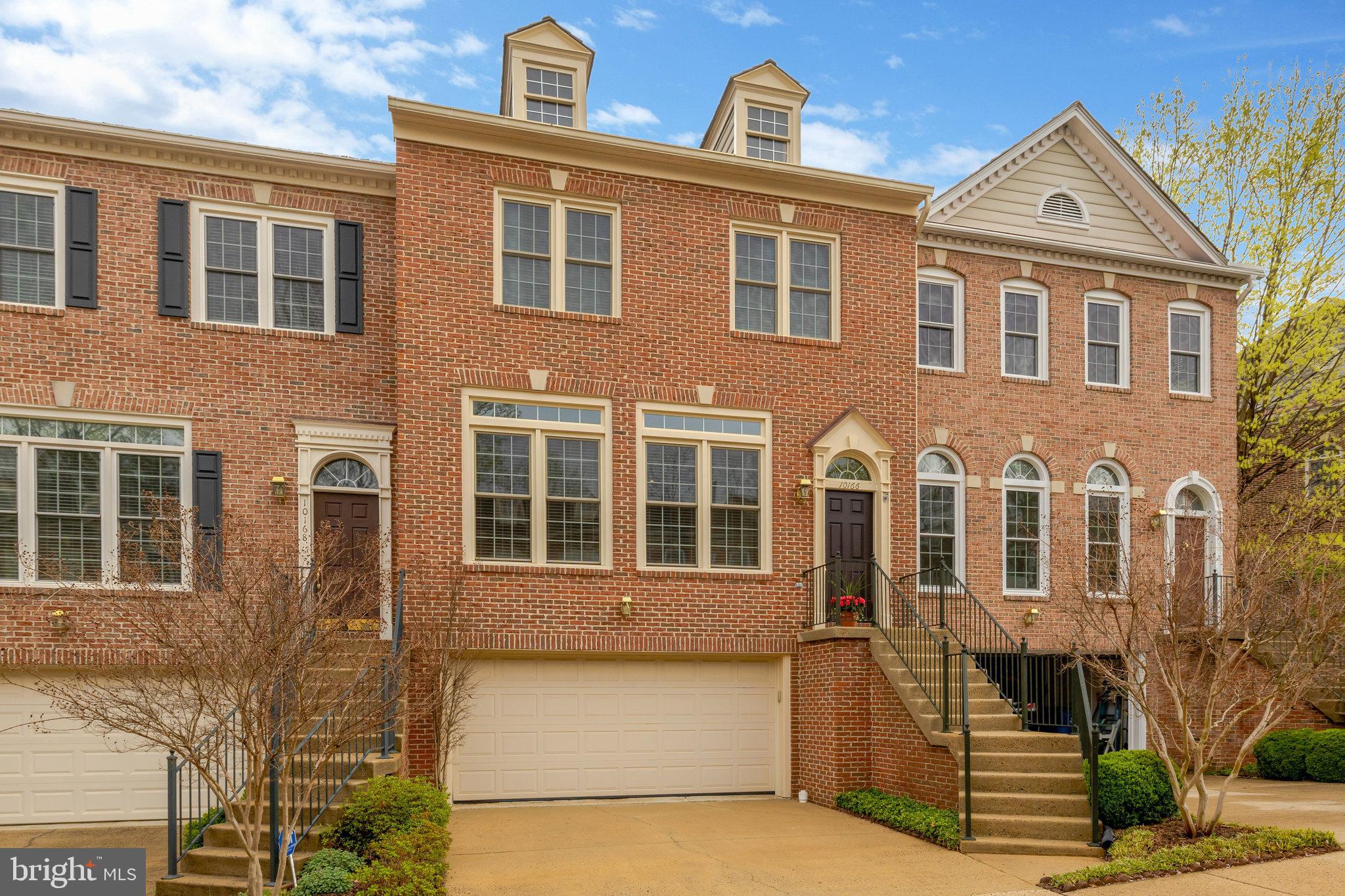 ENGLISH OAKS - Residential