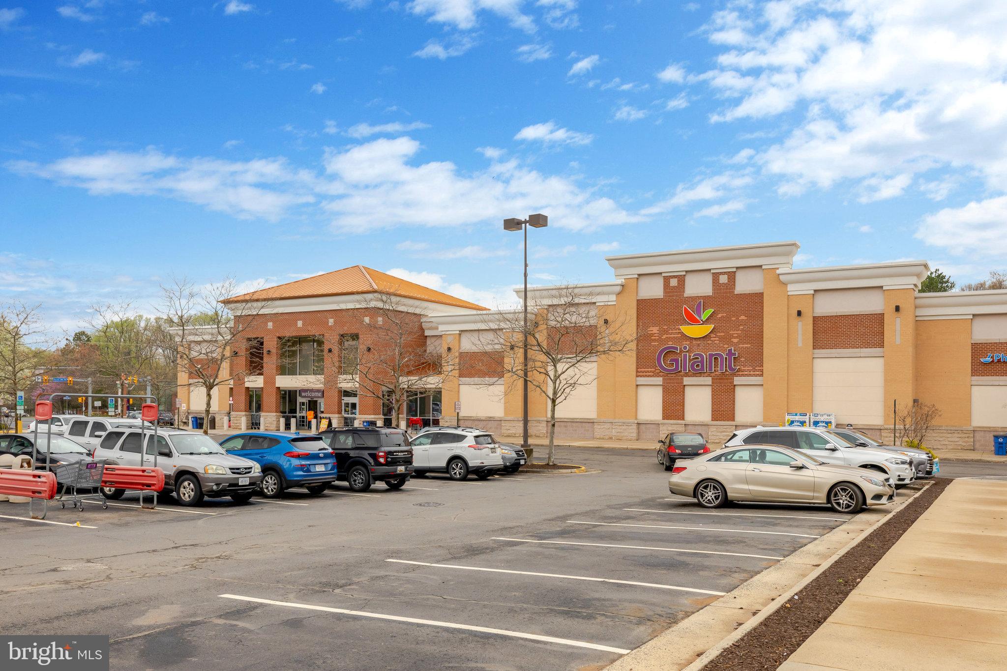 ENGLISH OAKS - Residential