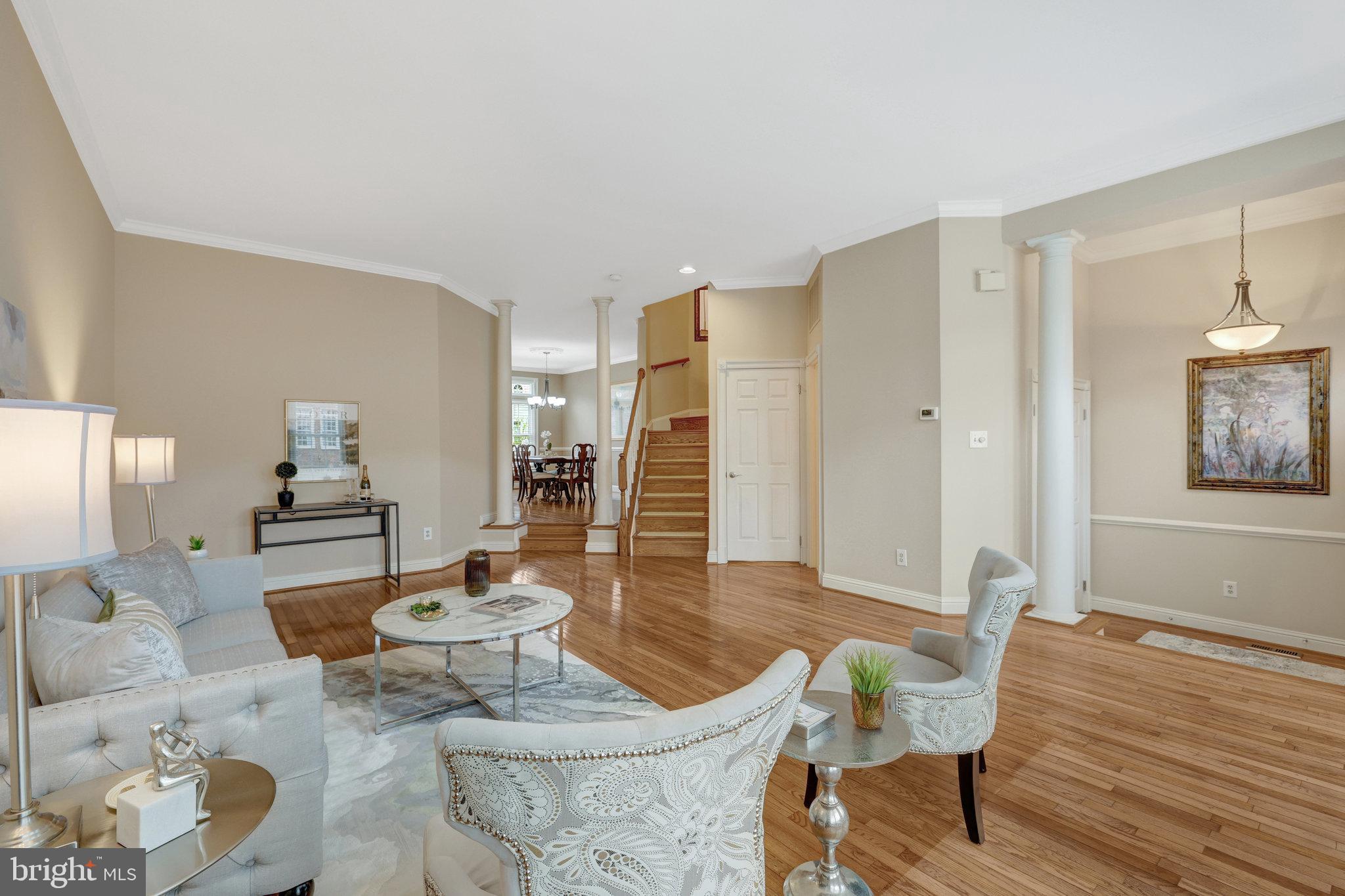 ENGLISH OAKS - Residential