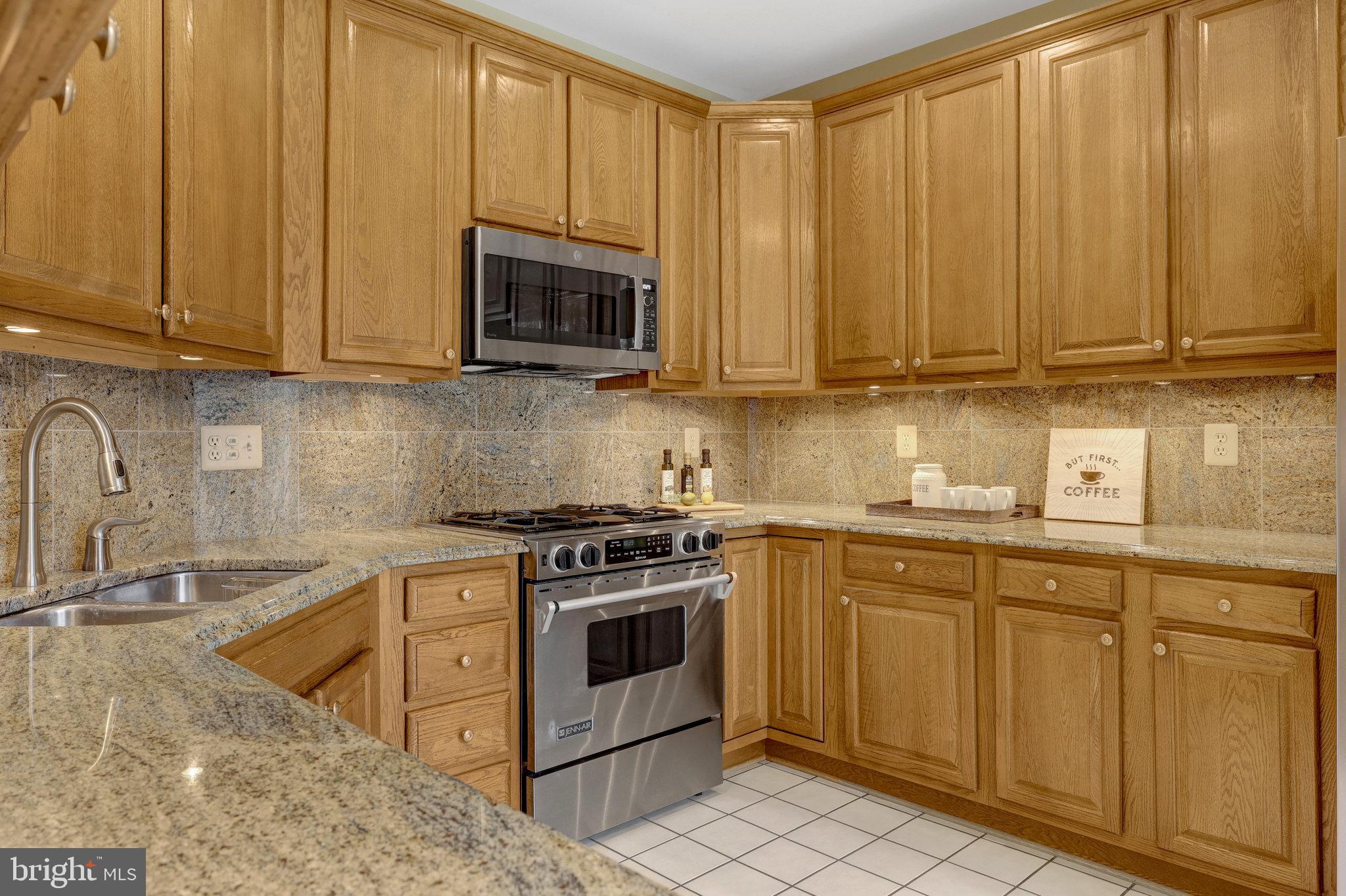 ENGLISH OAKS - Residential