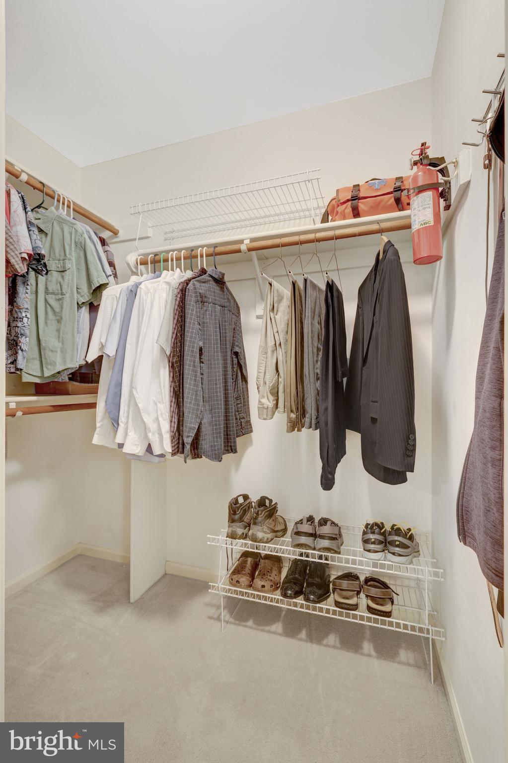 ENGLISH OAKS - Residential