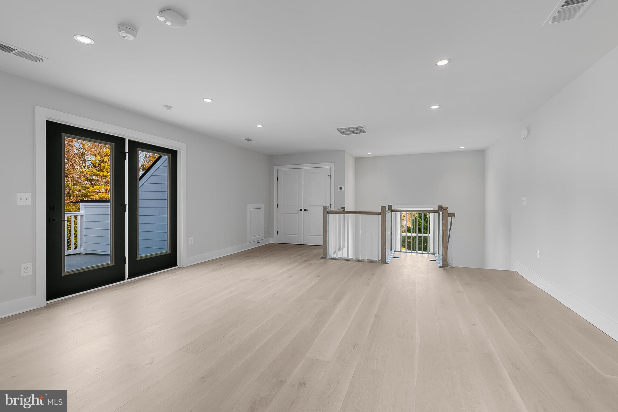 CRESCENT HILLS - Residential Lease