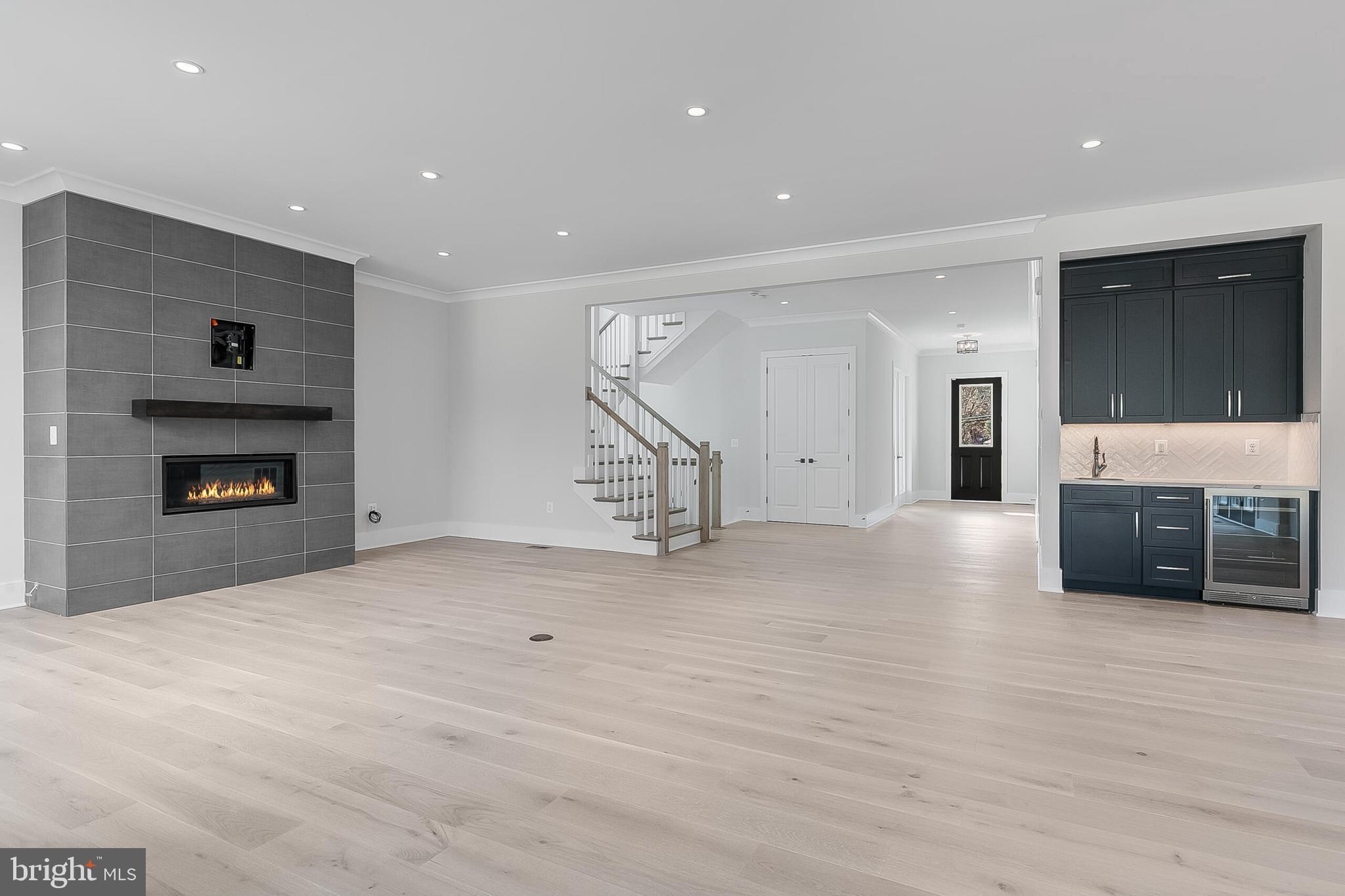 CRESCENT HILLS - Residential Lease