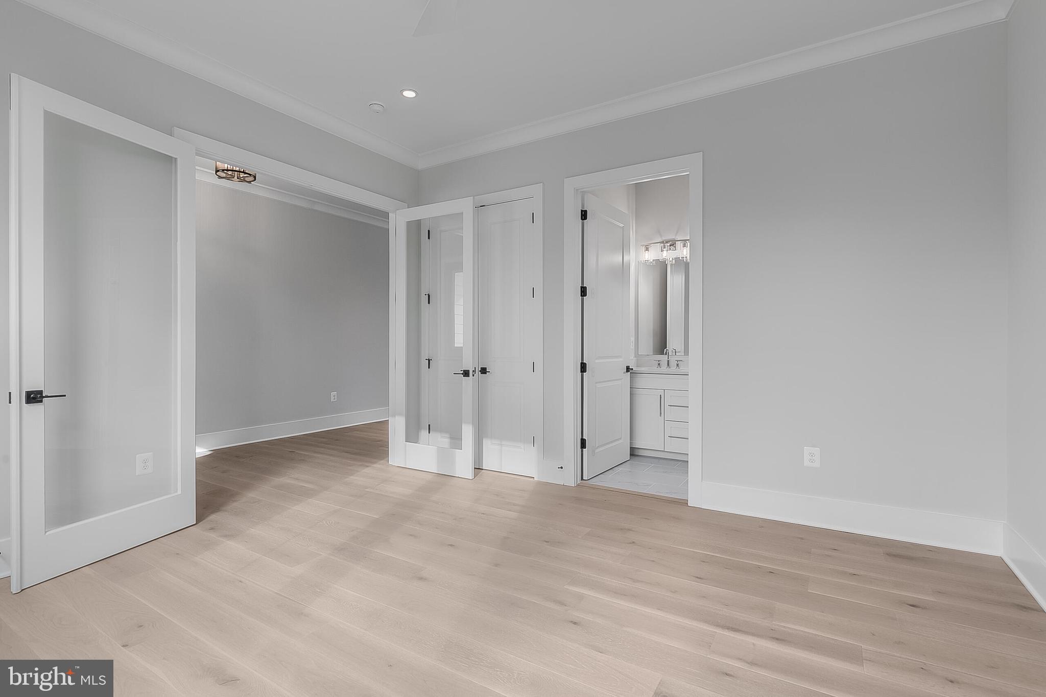 CRESCENT HILLS - Residential Lease