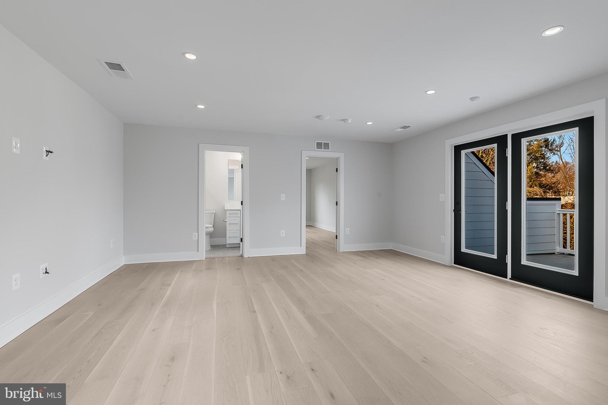 CRESCENT HILLS - Residential Lease