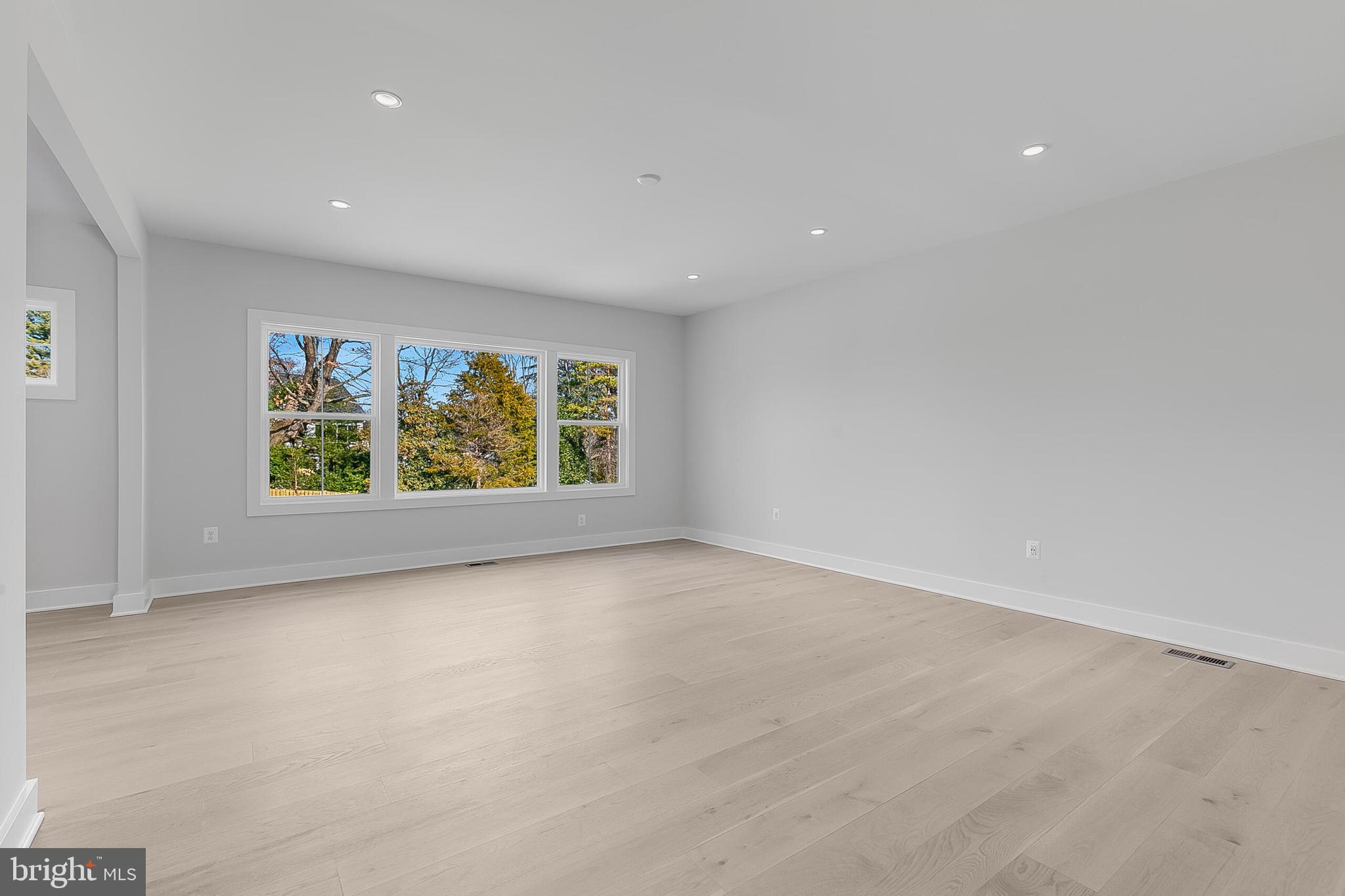 CRESCENT HILLS - Residential Lease