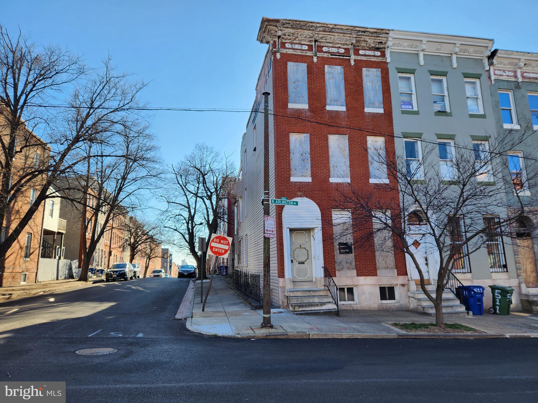 ONLINE AUCTION: Bidding begins 06/20/2024 @ 10:00 AM. Bidding ends 06/24/2024 @ 11:00 AM. List Price is Suggested Opening Bid. 3 Story Townhouse located in the Harlem Park area of Baltimore City. Residents can enjoy the nearby attractions such as Grace Medical Center, Mount Junction Shopping Center, Lexington Market, University of Maryland Medical Center, Oriole Park at Camden Yards, M&T Bank Stadium, & The Lyric Baltimore. Easy Access to Major Traffic Artery Edmondson Ave. Occupancy Status is Unknown. See below for more information. Deposit: $5,000.