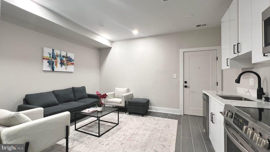 Photo of 824 18th Street NE #1, WASHINGTON, DC 20002 (MLS # DCDC2229176)