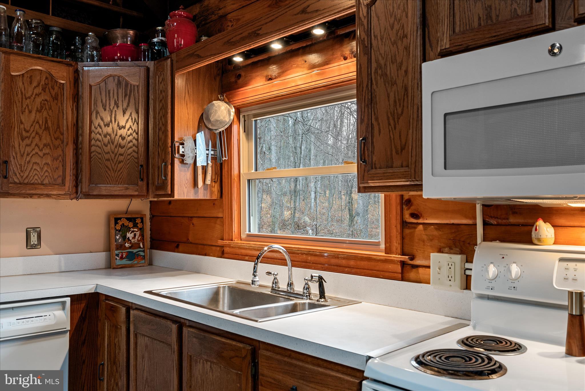 ROCKCLIFF ACRES - Residential