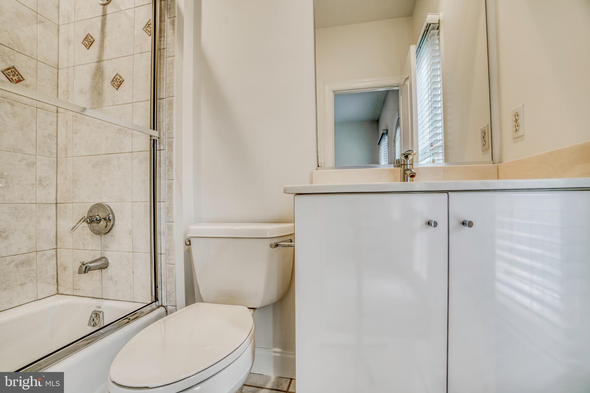 NORTH SHORE - Residential Lease