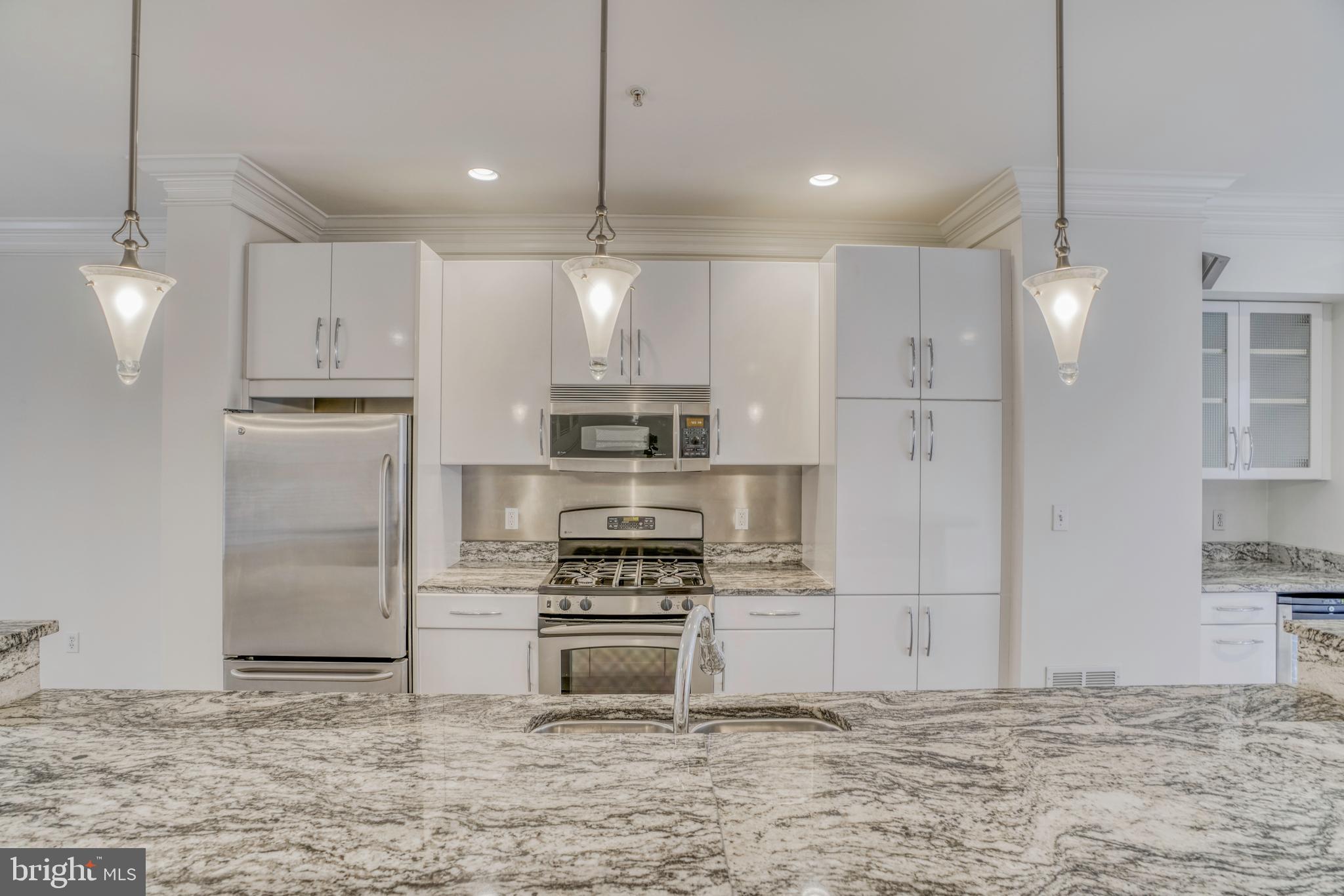 NORTH SHORE - Residential Lease